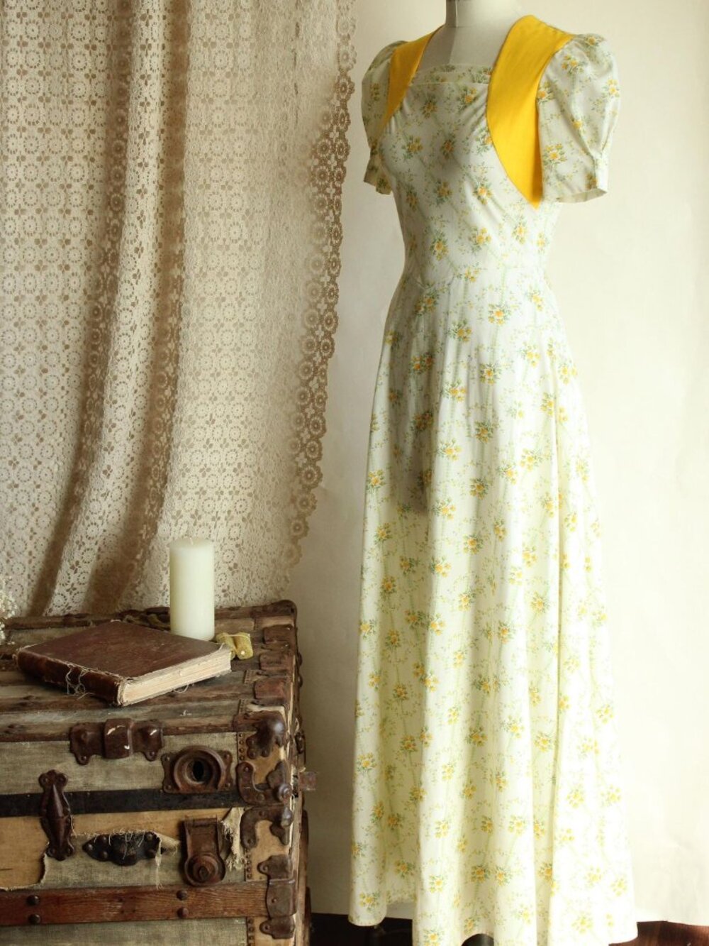 Vintage 1970s Dress, Floral Print Prairie Maxidress with yellow and green flower - Picture 10 of 13